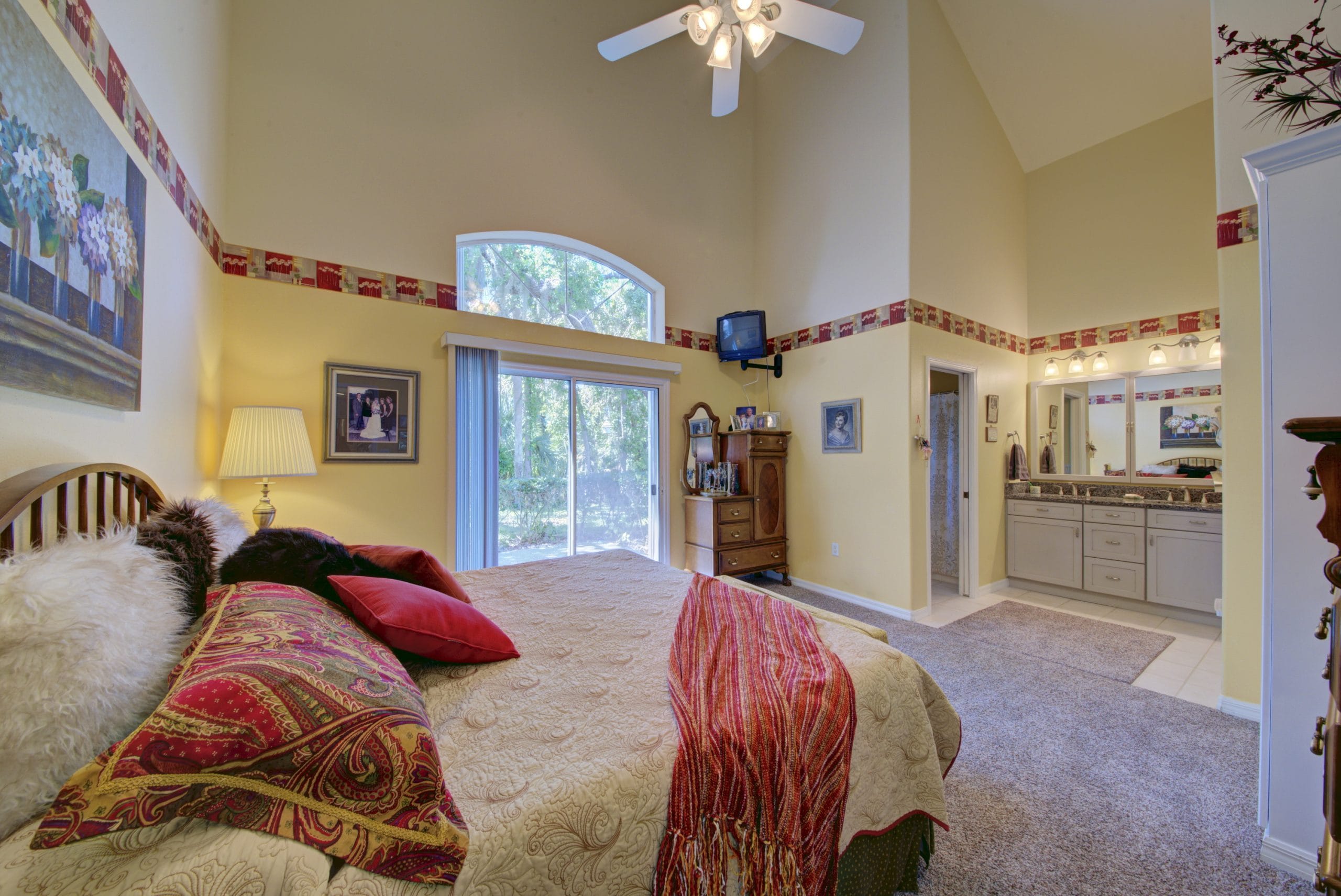 Master_Suite_access_to_Backyard